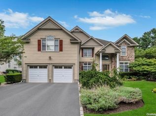 15 Eckernkamp Dr, Smithtown, NY 11787