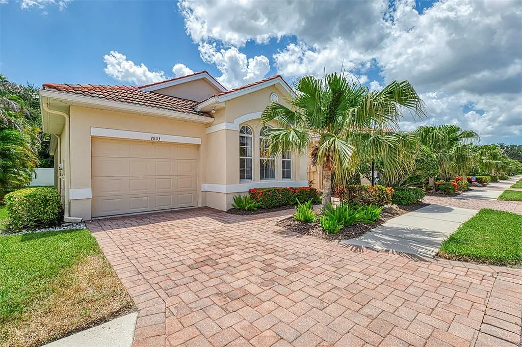 2 bed, 2.0 bath, 1463 sqft, $2,350 — Photo 1