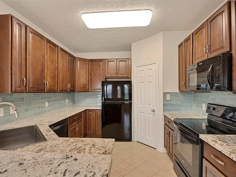 146 Horn Ct — Photo 4