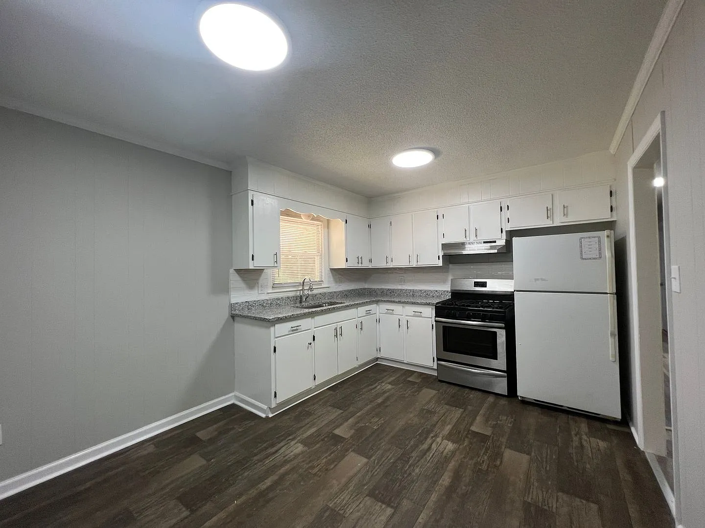 **Price reduced with Move-in Special of $250 off the first full months rent** — Photo 4