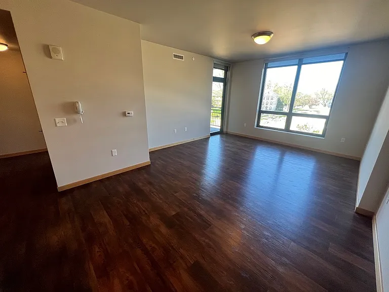 Venture Luxury High Rise — Photo 62