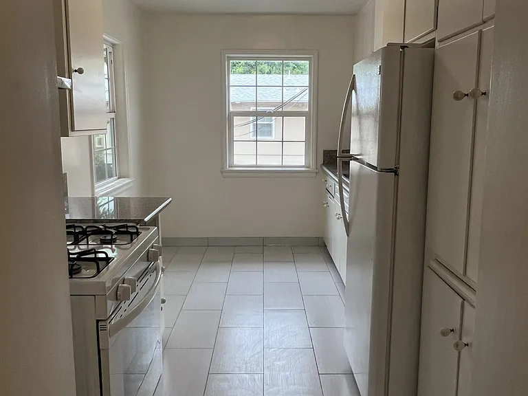 500 N Los Robles Ave #6 — Photo 5