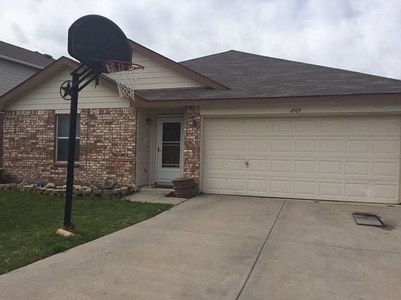 3rd image of 4909 Parkrise Dr
