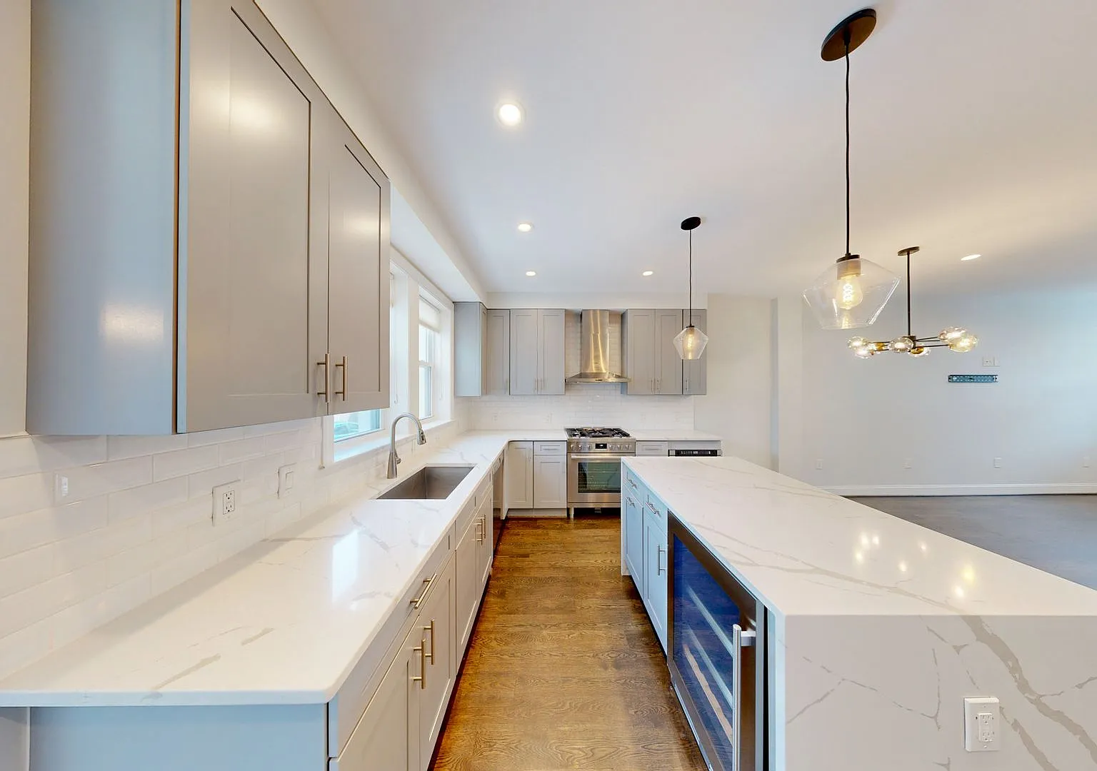 Stunning End Unit 4 Bed + 3.5 Ba Located In Petworth! — Photo 2