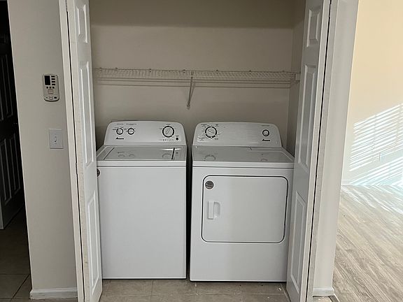 5th image of 4227 Debby St APT B