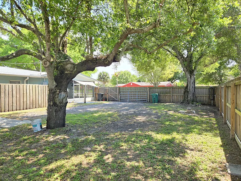 330 Barraclough St — Photo 3