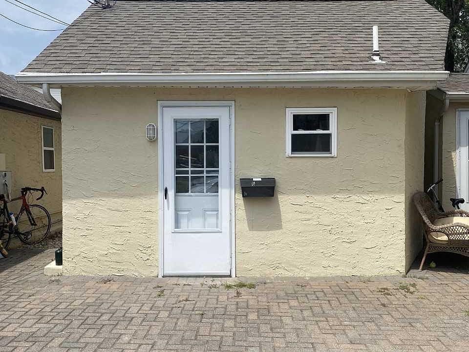1st image of 355 Bayville Ave APT 6