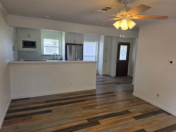4th image of 1628 Japonica Ln