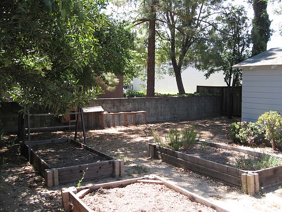5th image of 436 Monterey Ave