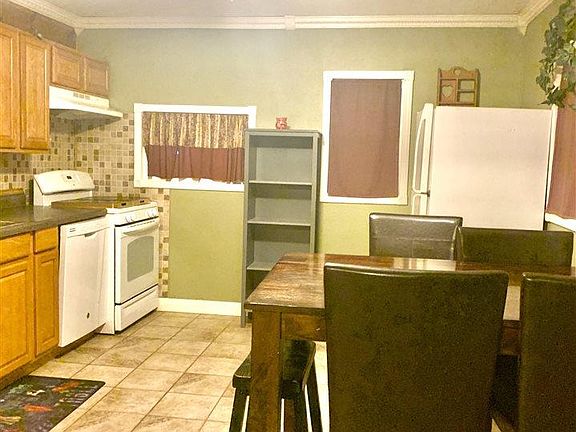 3rd image of 137 N Hoskins St