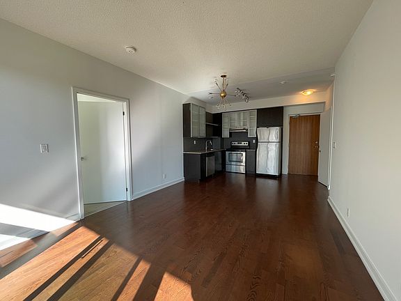 5th image of 33 Lombard St #909