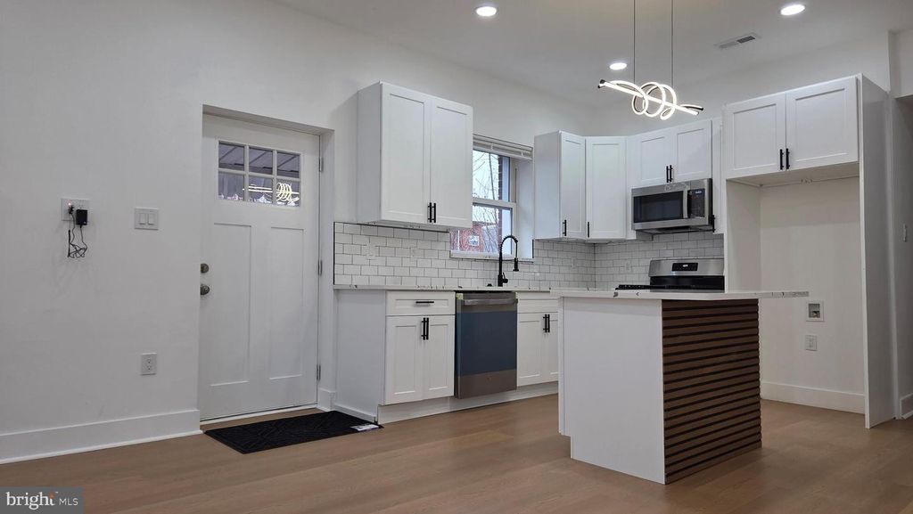 7552 Forrest Ave, Philadelphia, PA - View 6