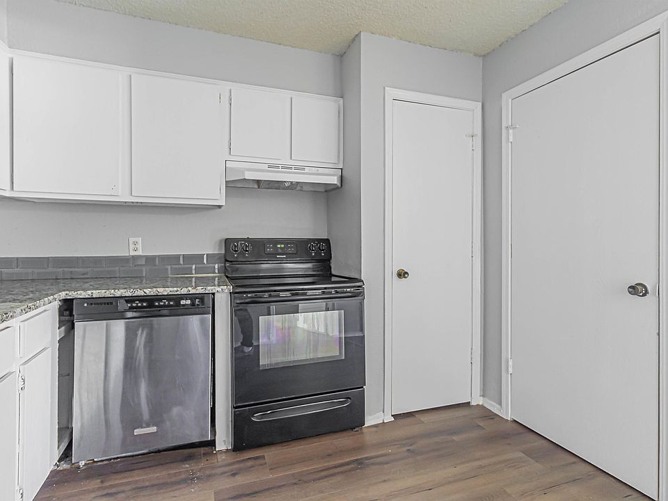 1st image of 3509 N Nesbitt Ave #16354572