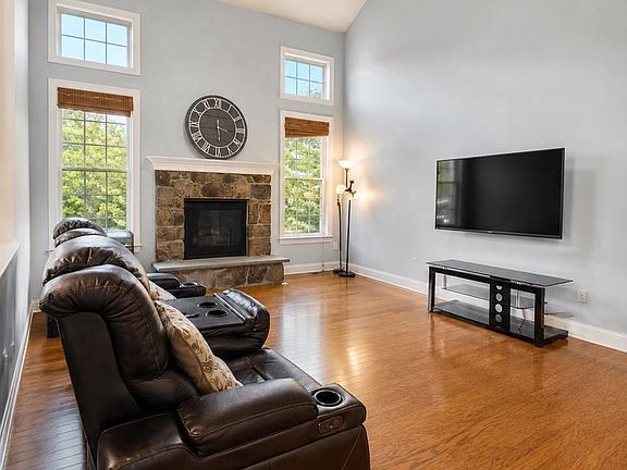 4th image of 43100 Addlestone Pl
