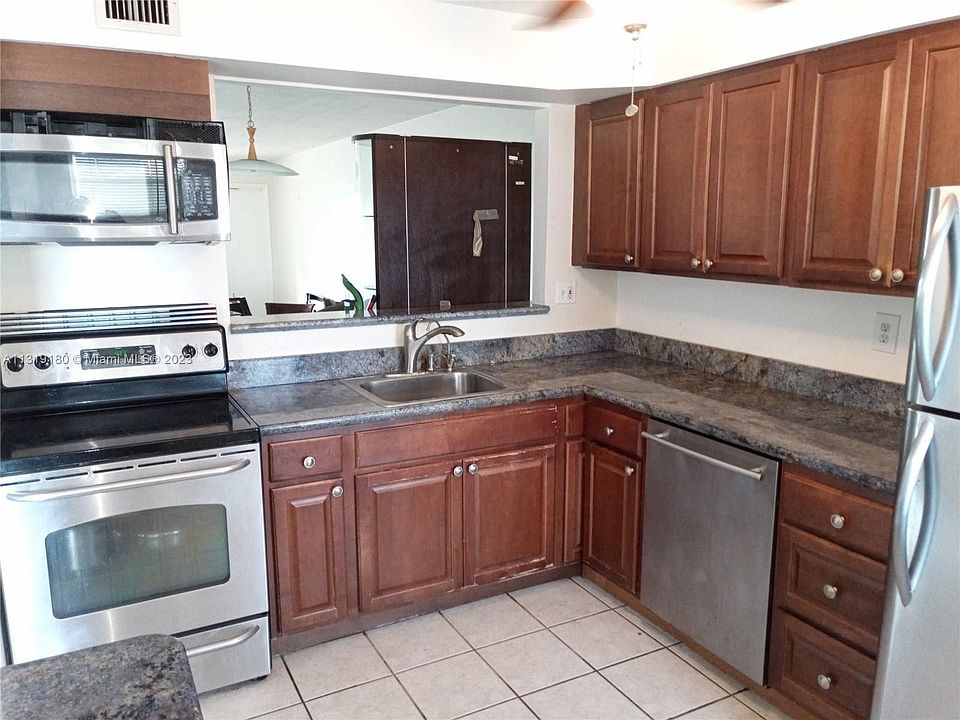 2nd image of 1530 NE 191st St APT 344