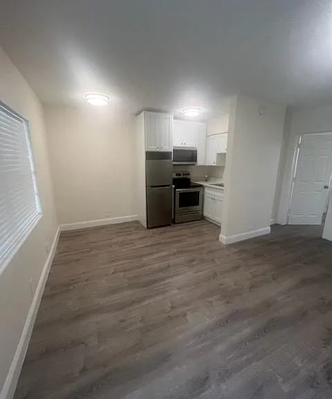 840 NE 17th Ter #9 — Photo 3