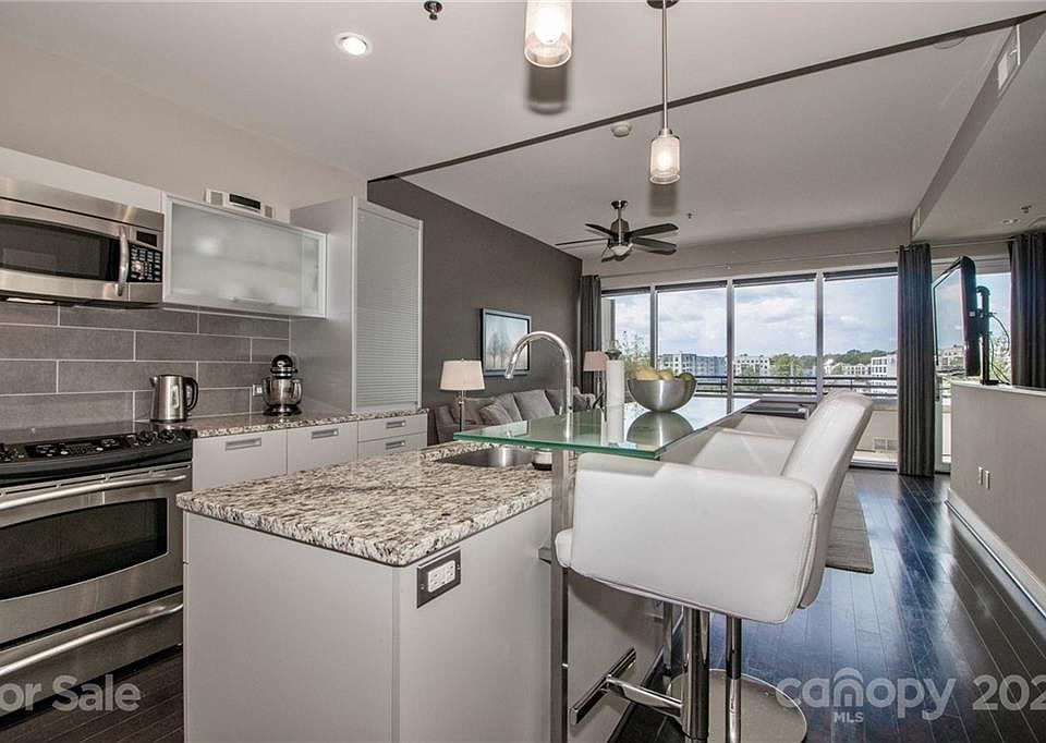 1st image of 1133 Metropolitan Ave Unit 610