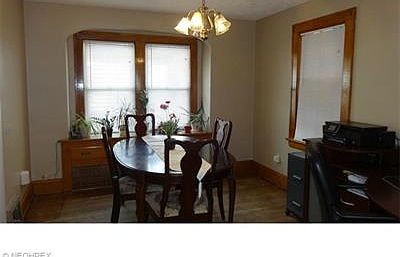 5th image of 976 Clifford Ave