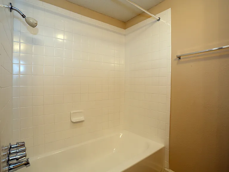Wilshire Lofts and Townhomes — Photo 48