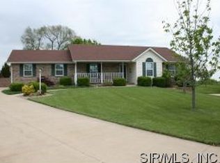 412 Chelsea Ct, Godfrey, IL 62035