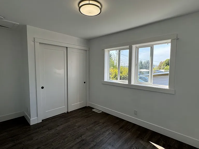 604 Camas Ave NE — Photo 9