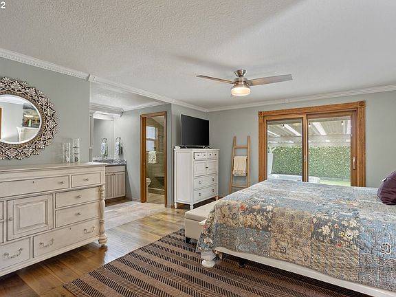 5th image of 2400 NE 148th Ct