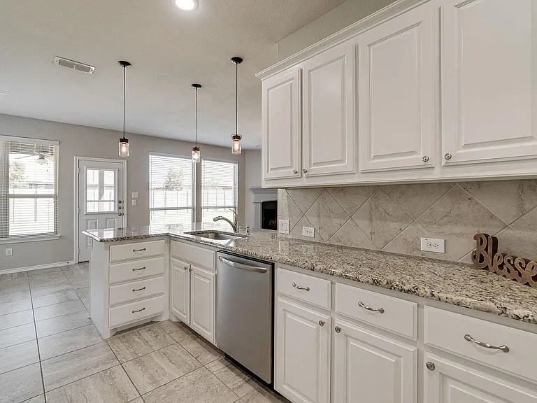 1824 Sparrow St — Photo 13