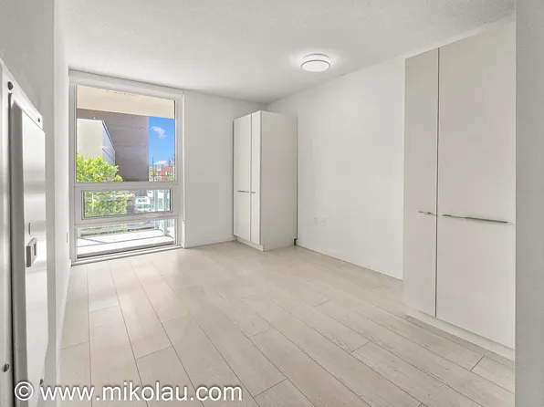 180 E 2nd Ave #318, Vancouver, BC V5T 1B5