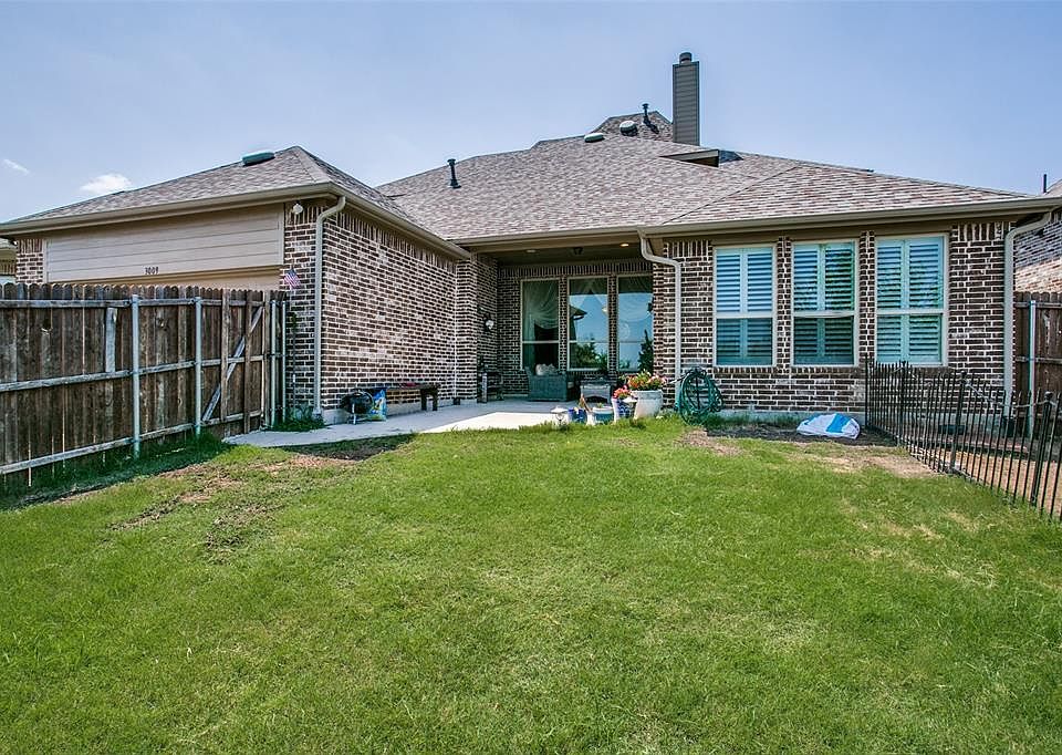 2nd image of 3009 Gentry Dr