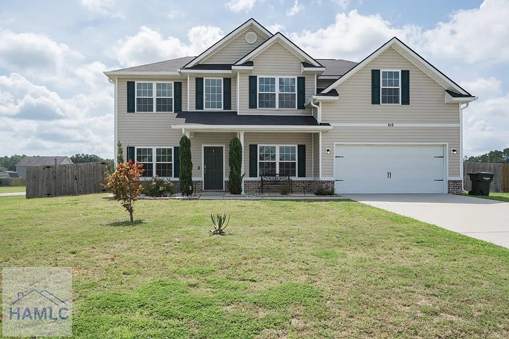 4 bed, 2.5 bath, 2724 sqft, $2,205 — Photo 1