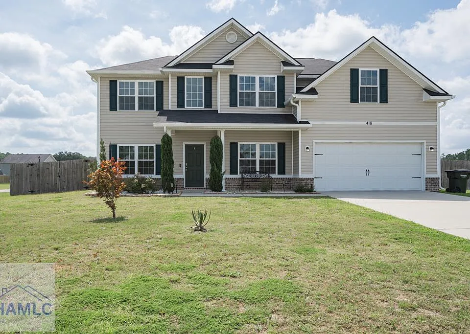 418 Huntington Dr NE