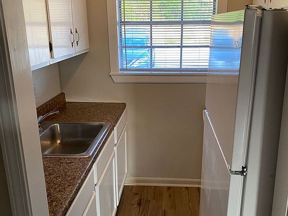 4th image of 1681 Veterans Ave #19