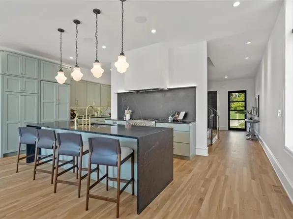 2107 Belleview Ave, Kansas City, MO 64108