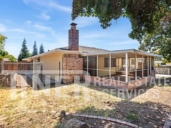4th image of 4005 Heather Hill Way