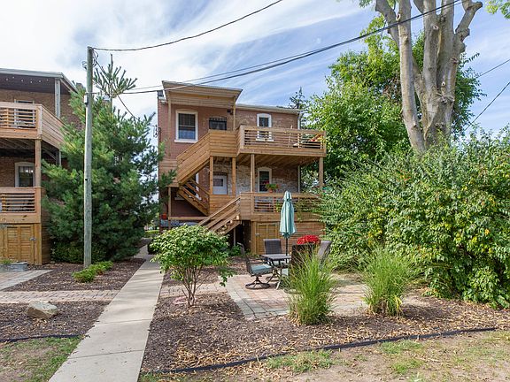 3rd image of 108 S Notre Dame Ave APT 2
