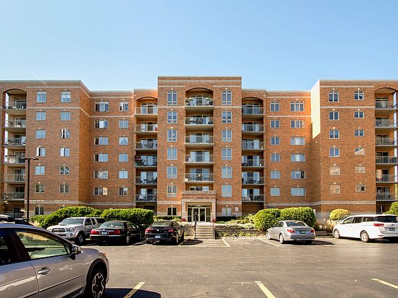 2nd image of 6807 N Milwaukee Ave APT 207