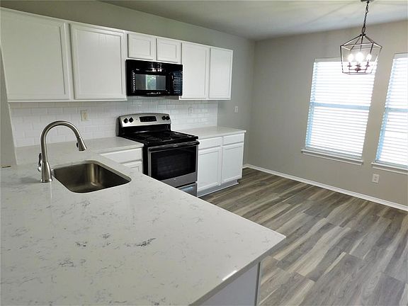 3rd image of 3516 Willow Creek Trl