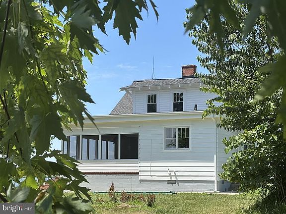2nd image of 300 Woods Point Rd
