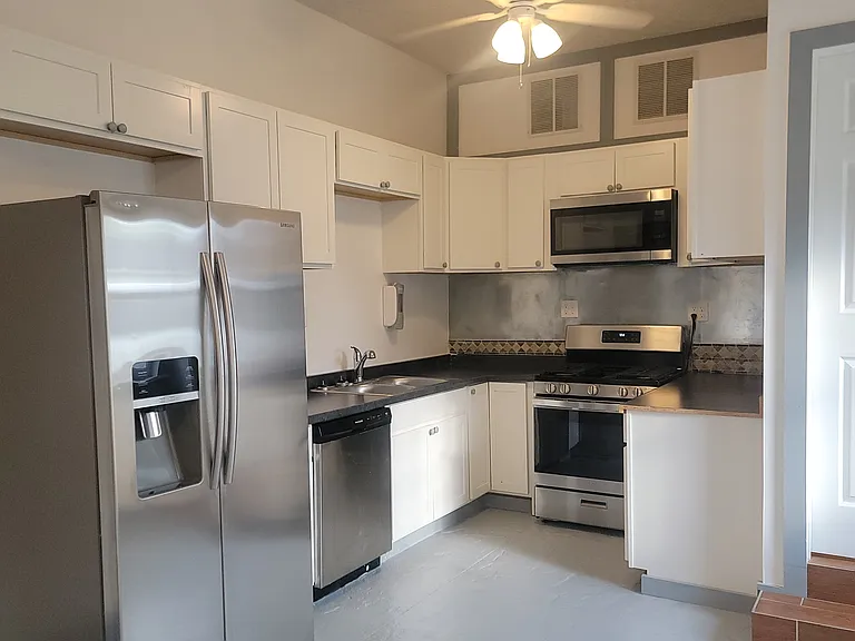 808 E Water St #A — Photo 2