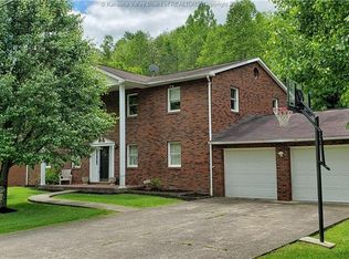 410 Blake Rd, Nitro, WV 25143