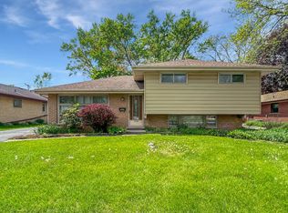 1048 Marshall Dr, Des Plaines, IL 60016