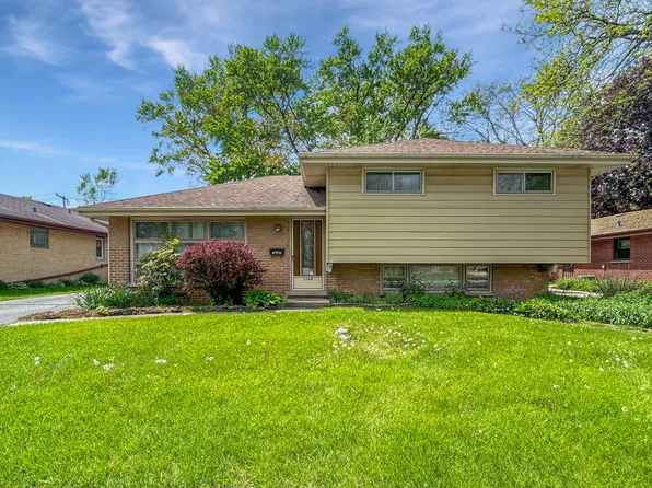 1048 Marshall Dr, Des Plaines, IL 60016