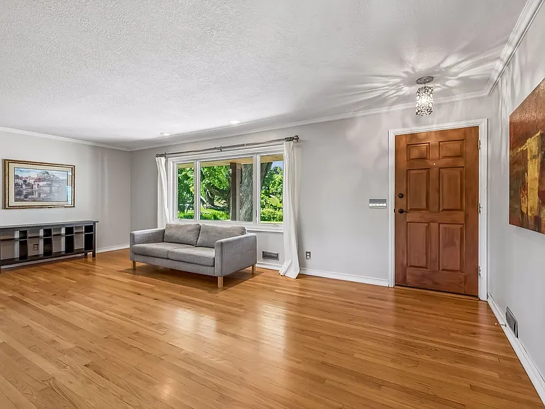 6013 Porter Ln — Photo 2