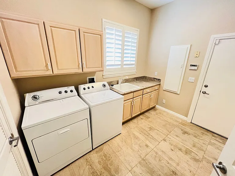 7408 Silver Palm Ave — Photo 45