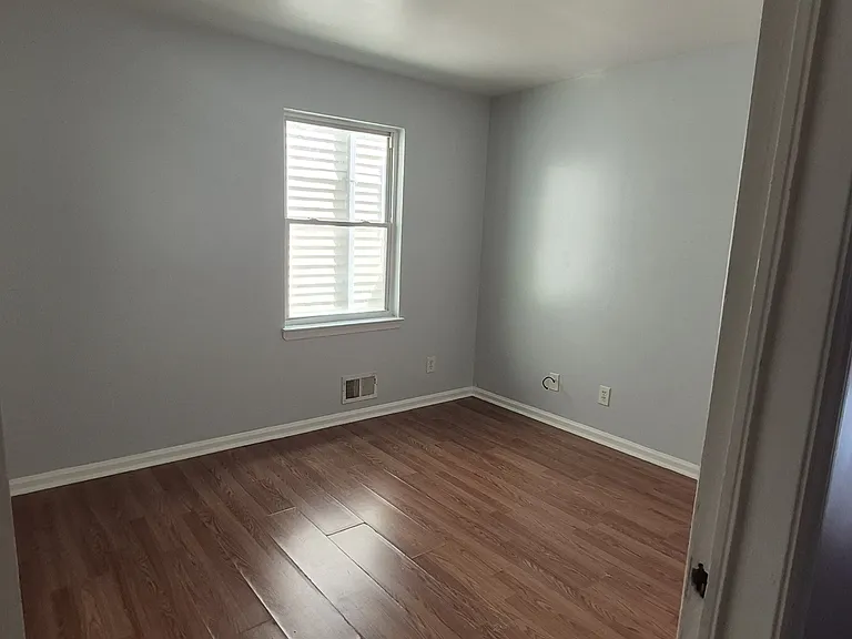 21-23 Rose Ter — Photo 3