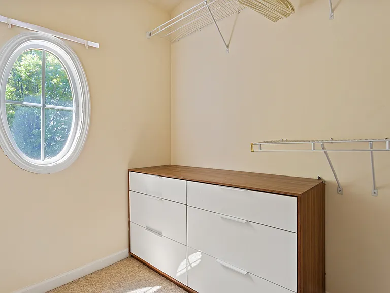 Pecan Knoll Dr — Photo 32