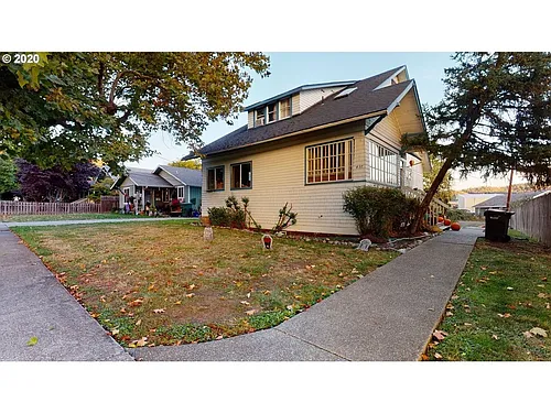 437 NE Jackson St Photo 1