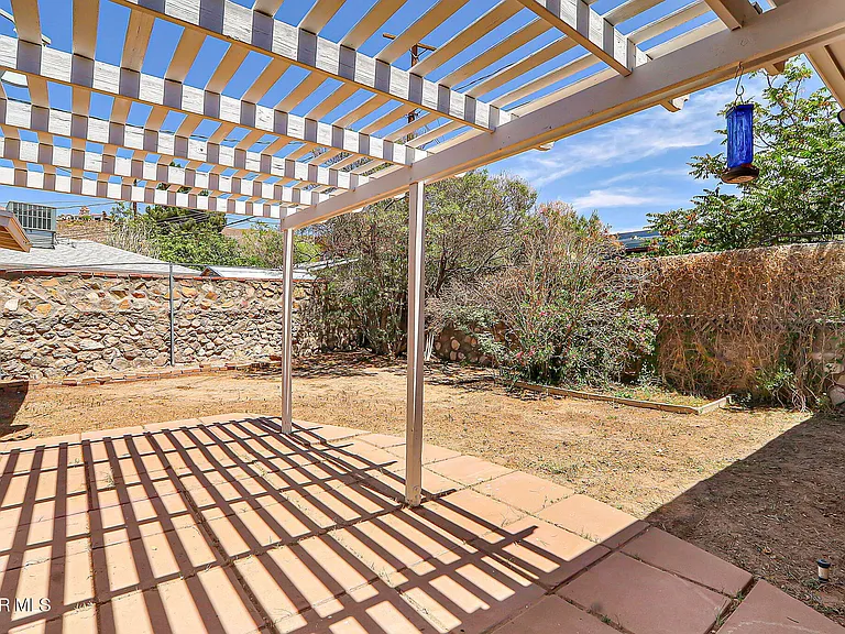 1104 Madeline Dr — Photo 34