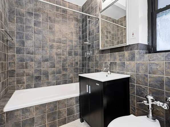 222 East 35th Street image 6 of 6