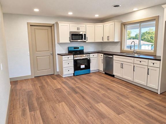 4th image of 209 S Magnolia Street
